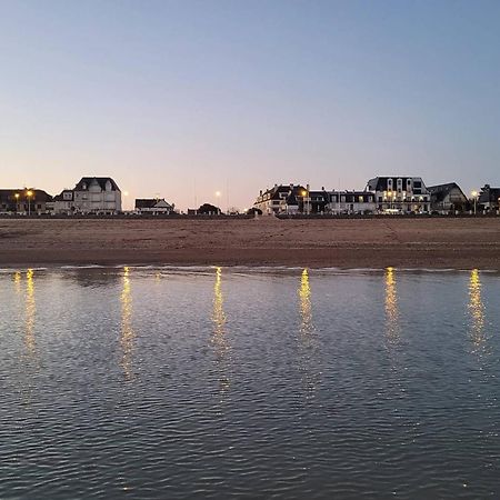 Appartement Rez-De-Jardin, Front De Mer, 4 Pers, Calme, Wifi Gratuit - Fr-1-465-46 Мервил-Франсвил-Плаж Екстериор снимка